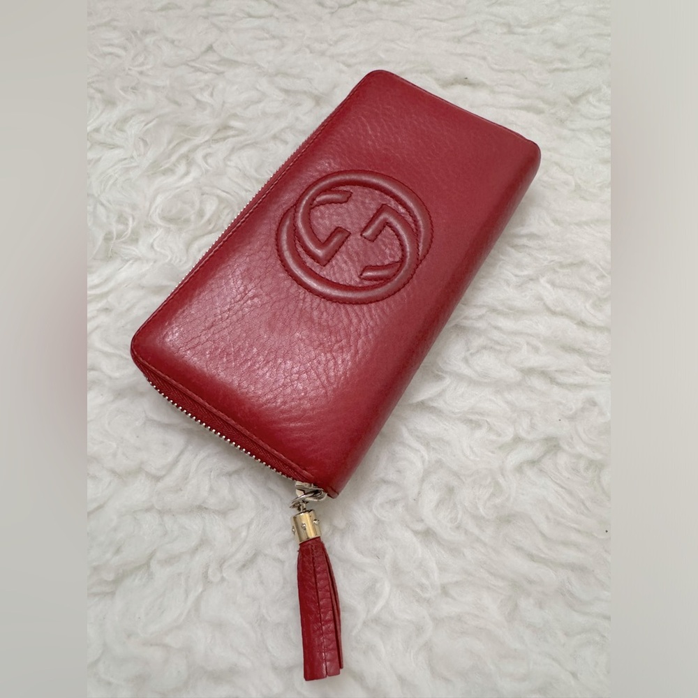 Gucci Red Pebbled Leather Soho Zippy
Wallet